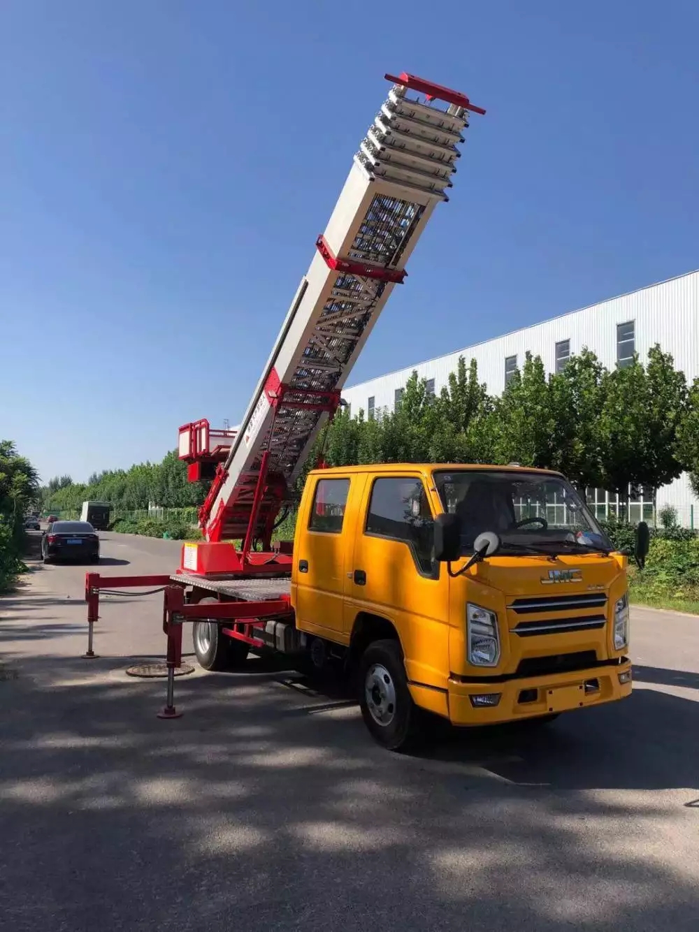 道真附近的云梯车出租服务：轻松解决高空作业需求